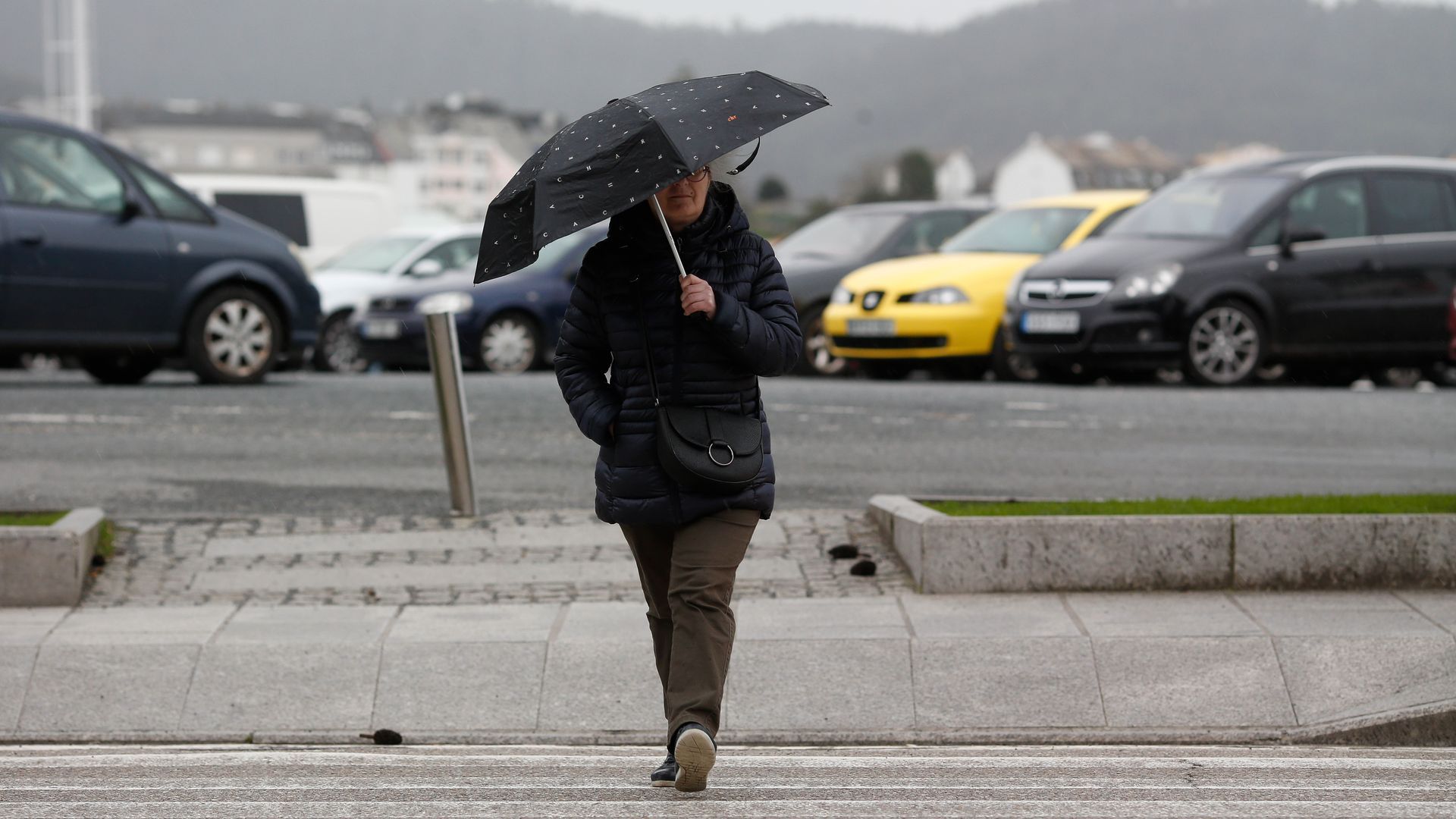 La costa de Galicia, en alerta naranja por lluvias, fenómenos costeros y vientos de hasta 60 km/h