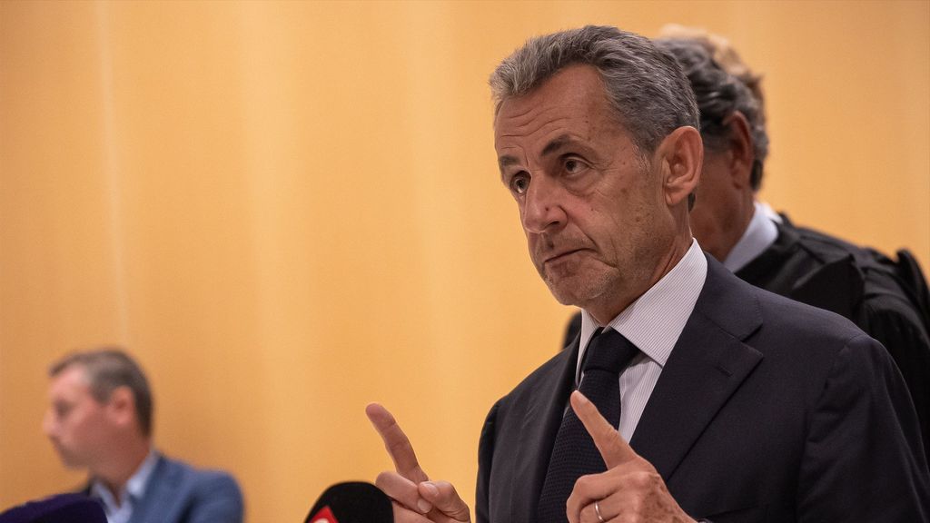 Las primeras palabras de Nicolas Sarkozy tras salir de la cárcel: "La ley se ha aplicado y la verdad prevalecerá"