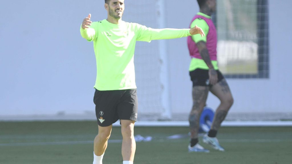 Entrenamiento del Betis con la vuelta de Bartra y Juanmi