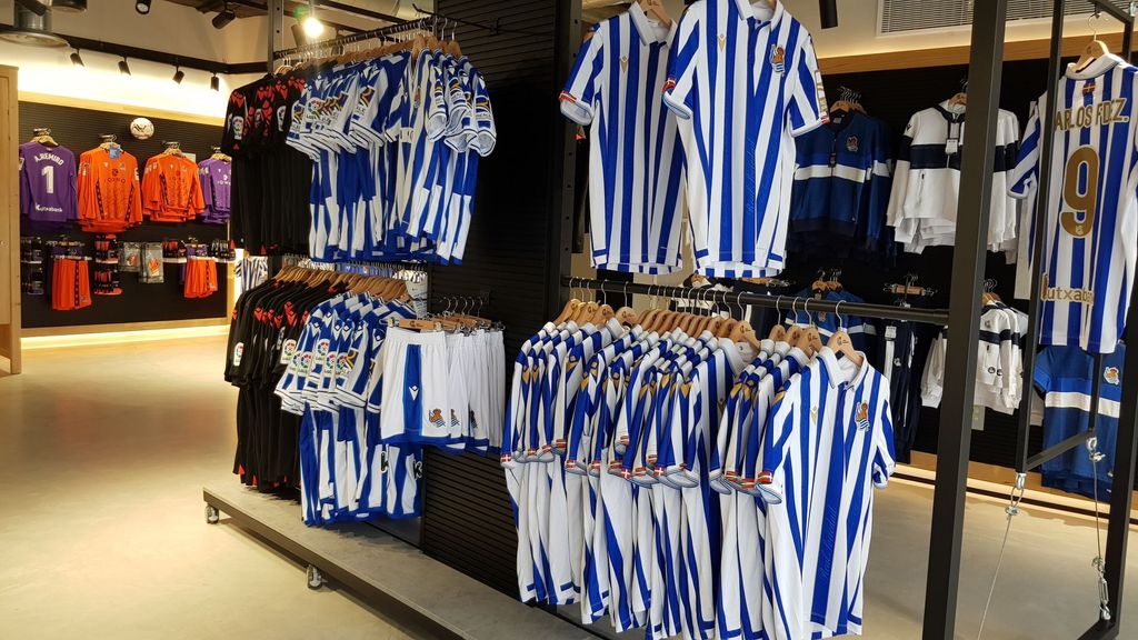 La afición de la Real ya se hace con la camiseta de la final de Copa