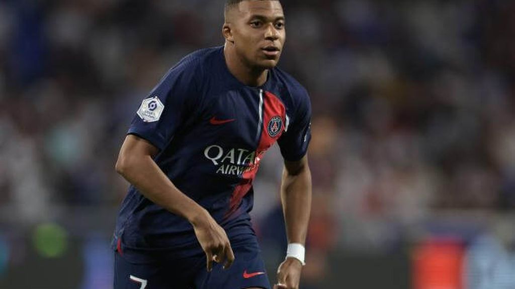 El PSG confirma la salida de Mbappé presentando la camiseta de la temporada 2024/25