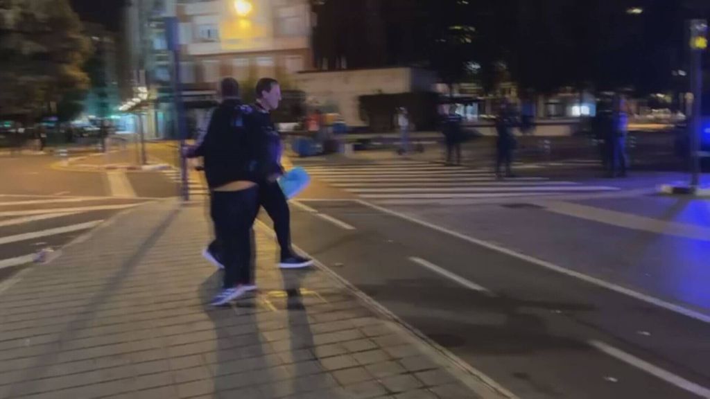 Hinchas a la salida de Mestalla gritan a Voro: “Tienes que enseñar a estos lo que es el Valencia”