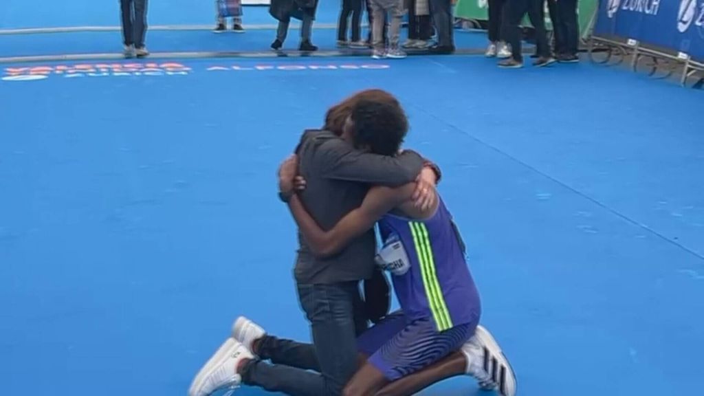Yomif Kejelcha gana la media maratón de Valencia y bate el record mundial