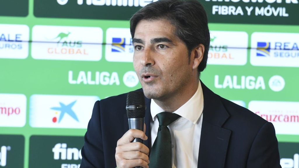 Ángel Haro habla sobre el nivel de Isco en el Betis en la presentación de Sokratis