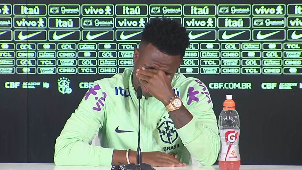Vinicius habla sobre la lucha contra el racismo y pasa esto: rompe a llorar en la rueda de prensa y recibe aplausos