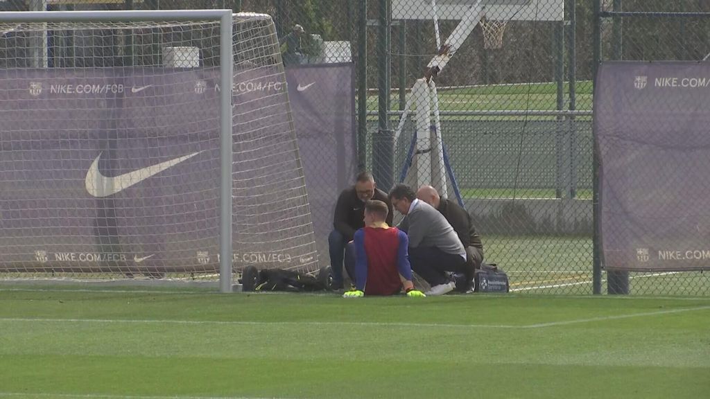 Susto en el Barcelona: Ter Stegen tuvo que ser atendido por los médicos durante el entrenamiento