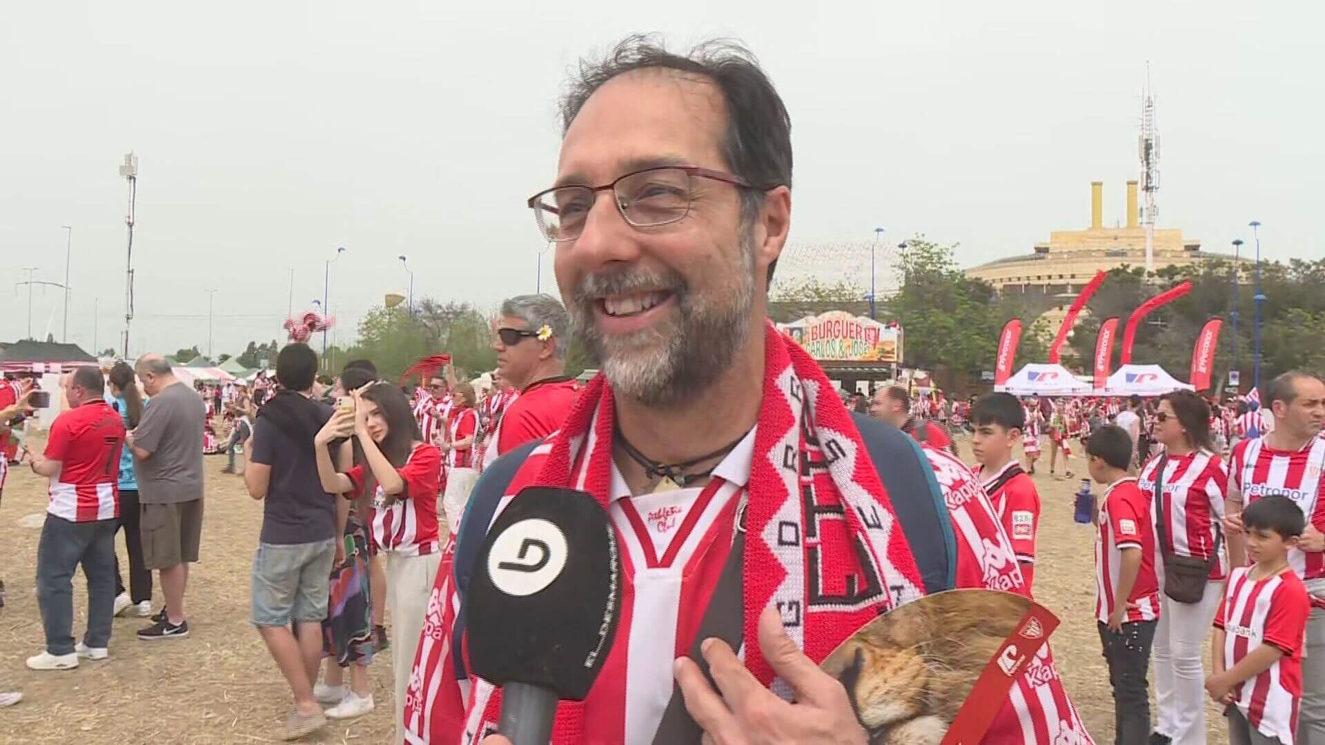 240406_dep_mochila_kerman_encuesta_athletic__falso_telecinco__directo_cuatro_frame_529.jpeg 240406_dep_mochila_kerman_encuesta_athletic__falso_telecinco__directo_cuatro_frame_529.jpeg