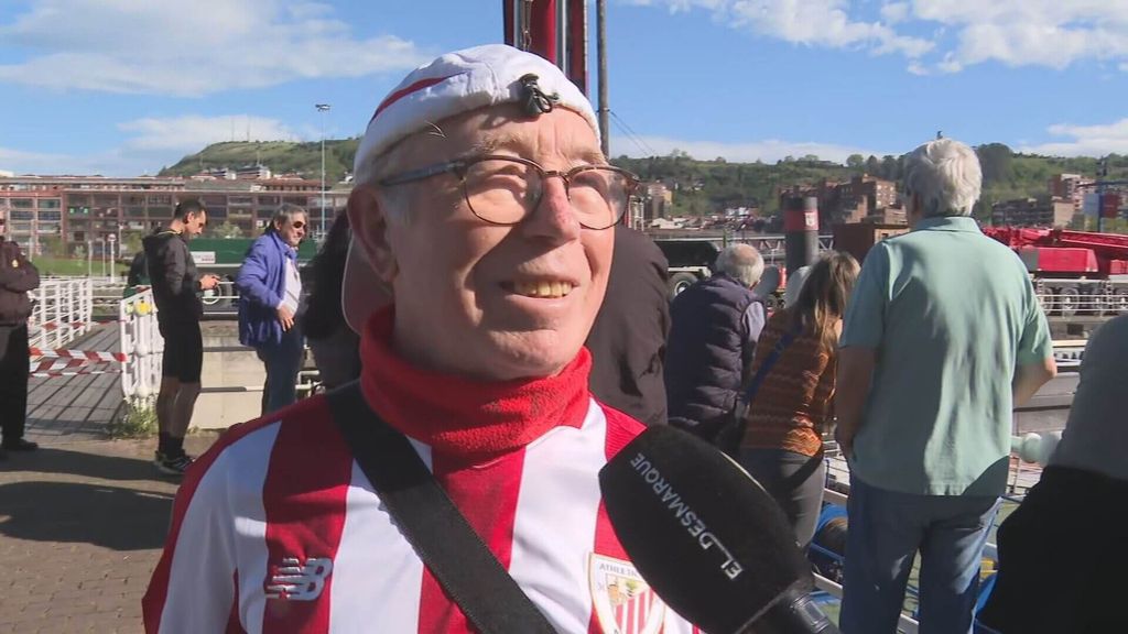 La afición del Athletic se ilusiona con la imagen de la Gabarra en el agua