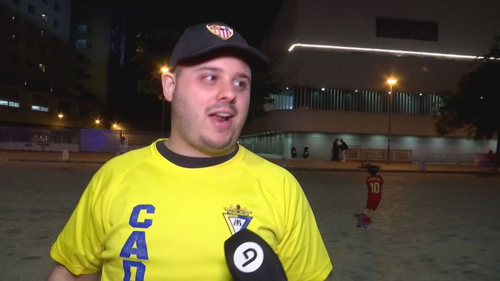 Un sevillista fue al Sánchez-Pizjuán con la camiseta del Cádiz
