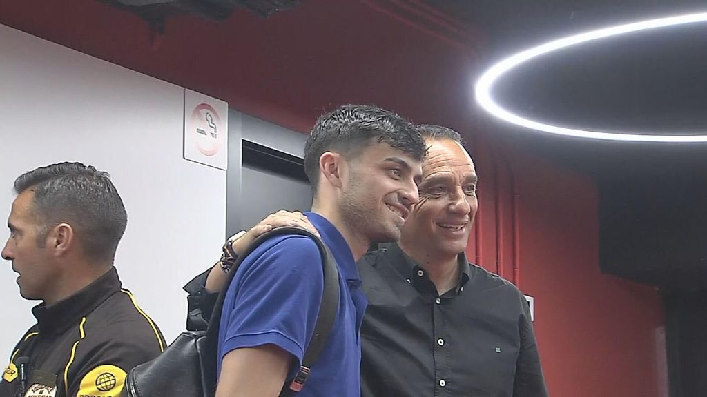 El 'momento fan' de José Luis Oltra con Pedri