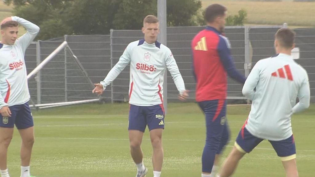 Del "piedras Zubimendi" al pique de Dani Olmo: los detalles de un entreno sin titulares de la Selección Española
