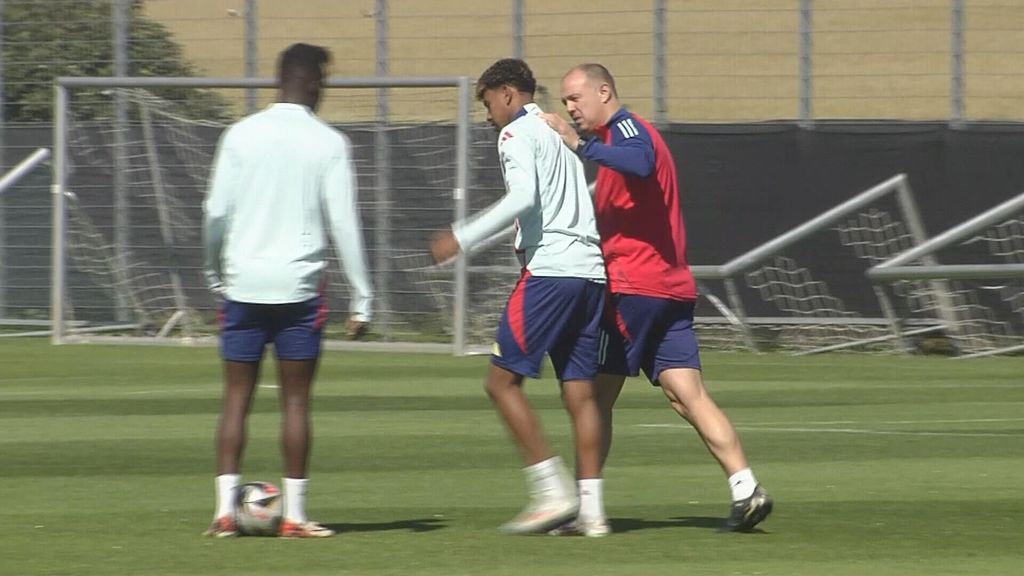 Juanjo González llama la atención a Nico Williams y Lamine Yamal