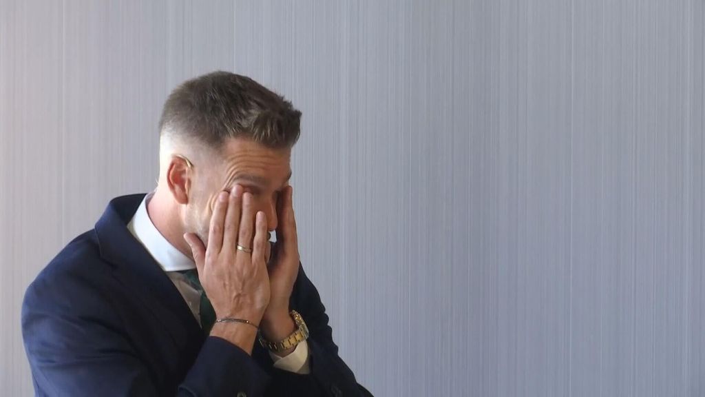 Adrián San Miguel se emociona en su presentación