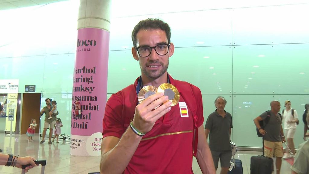 Álvaro Martín ya está en España con las dos medallas colgadas: "Este bronce supera a cualquier oro anterior"