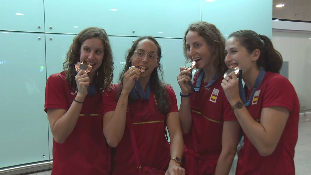 El equipo de natación artística llega a España con la medalla de bronce