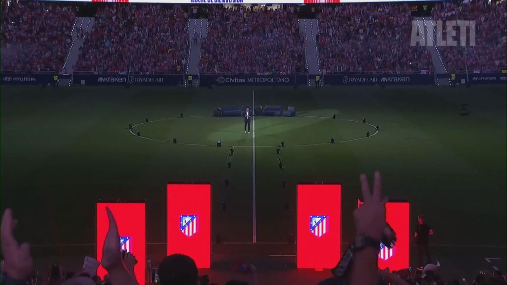 Los atléticos se acuerdan del Real Madrid en la 'Noche de Bienvenida' a sus nuevos fichajes