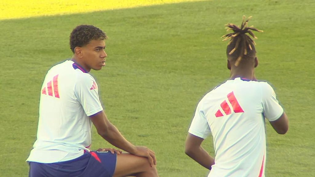 La interminable charla de Nico Williams y Lamine Yamal: más de 20 minutos siendo los más aclamados