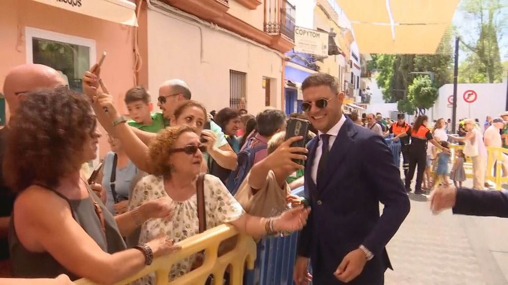 Joaquín Sánchez y su compromiso con el beticismo: no se va hasta que todos tienen su autógrafo o selfie