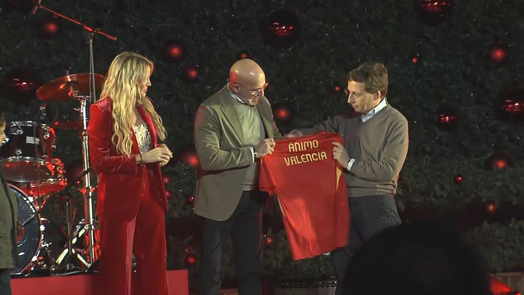 El recuerdo de Luis de la Fuente con Valencia en el encendido de las luces de Navidad de Madrid