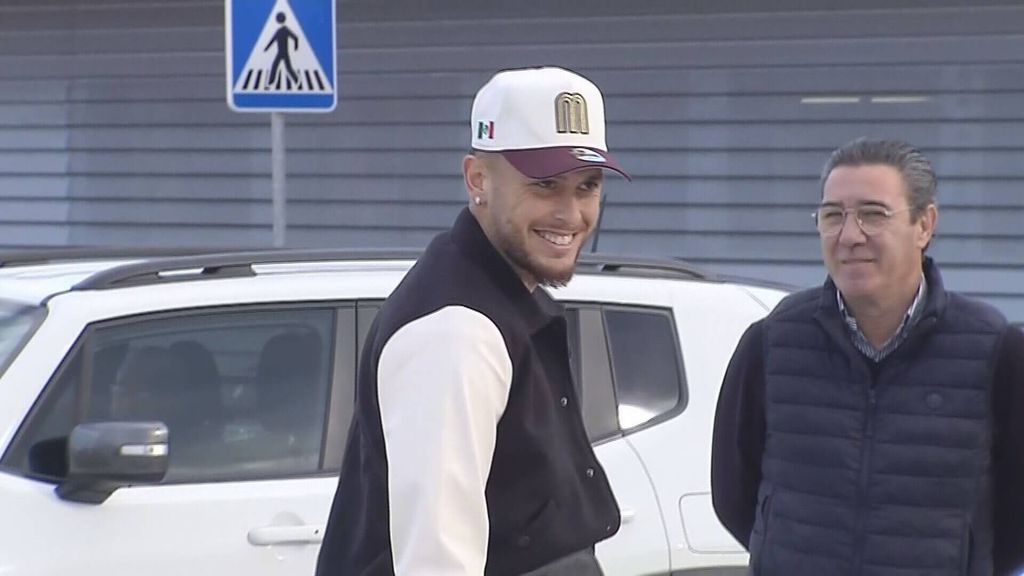 Lucas Ocampos, de visita en la ciudad deportiva del Sevilla