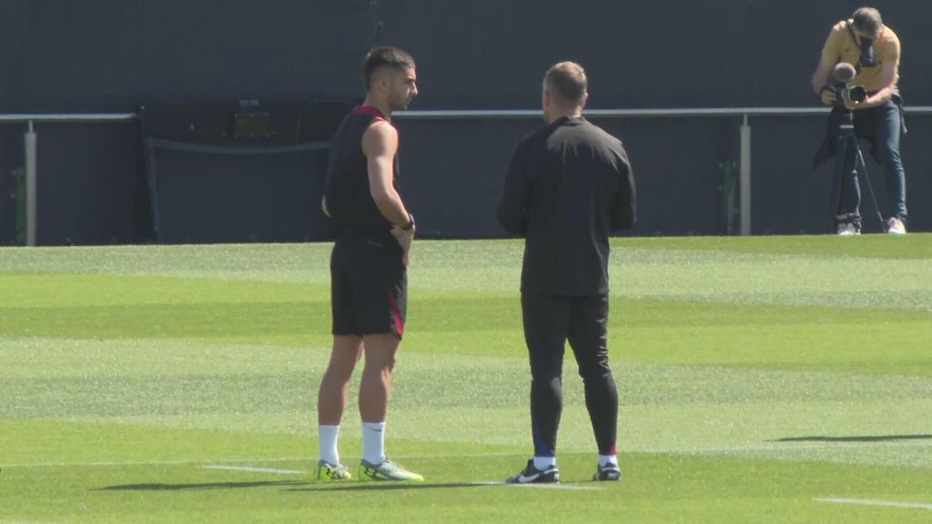 Hansi Flick, muy pendiente de Ferran Torres tras la lesión de Lewandowski