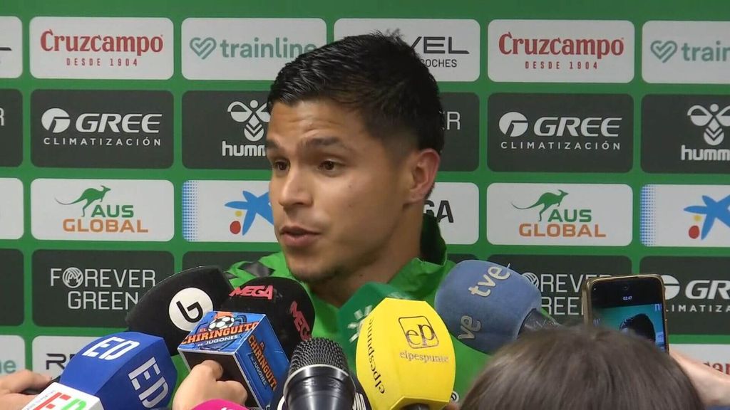 Cucho Hernández, en zona mixta tras el Betis-Osasuna