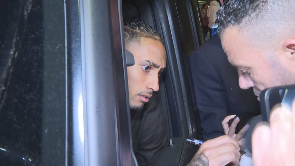 El momento más surrealista de Raphinha con un aficionado