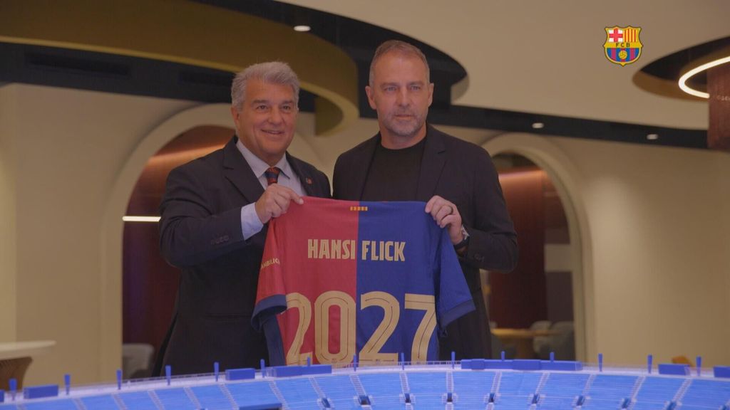 Hansi Flick cierra su renovación hasta 2027 en el Barcelona
