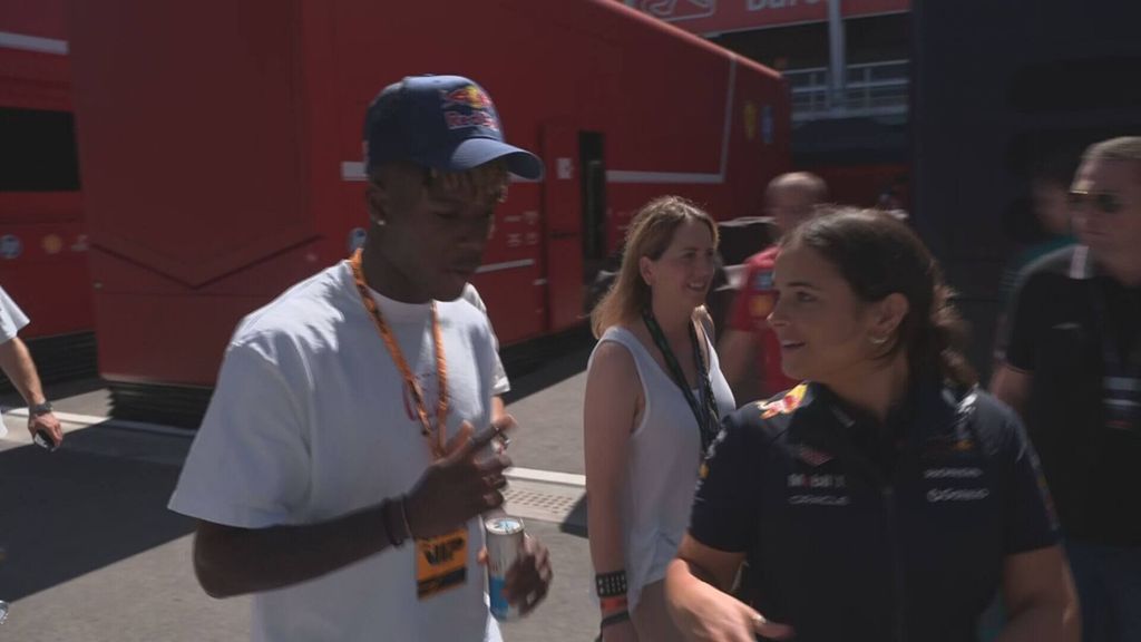 La intrahistoria de la gorra de Red Bull de Nico Williams, ni la puede regalar ni quitársela