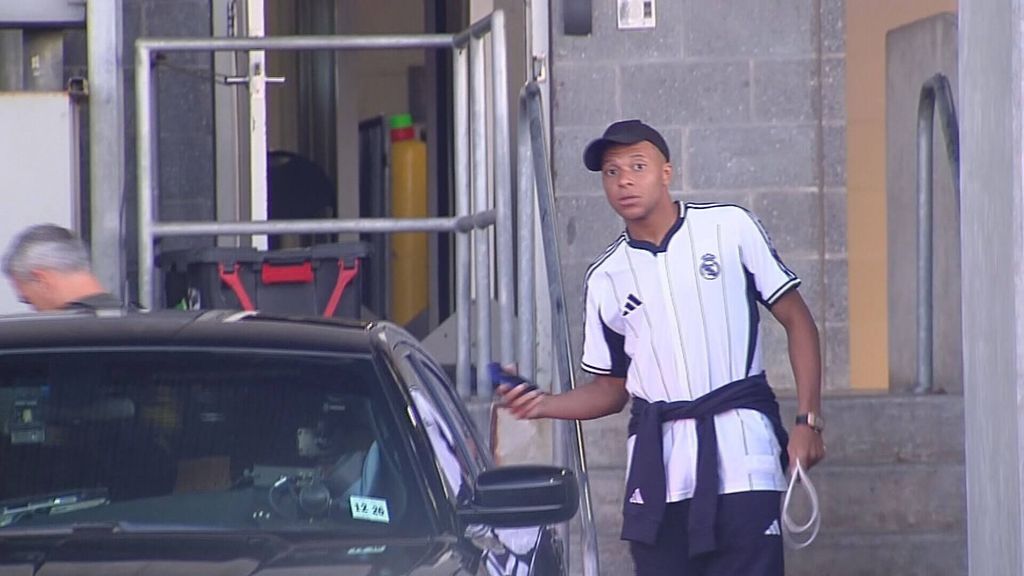 Kylian Mbappé 'abandonado' por el Real Madrid, salió una hora más tarde por el control antidoping