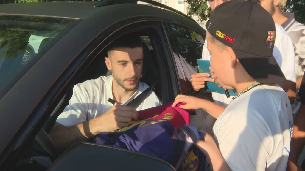 Joan García se mete a la afición del Barça en el bolsillo