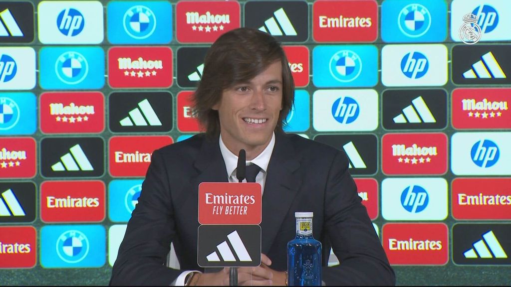 Álvaro Carreras y su primera rueda de prensa como madridista