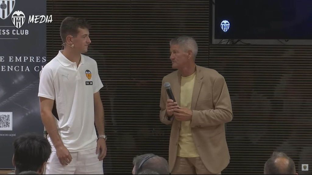 Sempere le da la bienvenida a Julen Agirrezabala