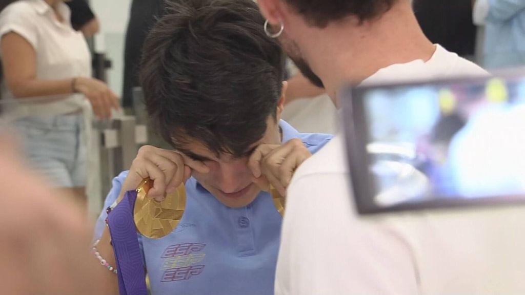 El emotivo recibimiento a María Pérez en España