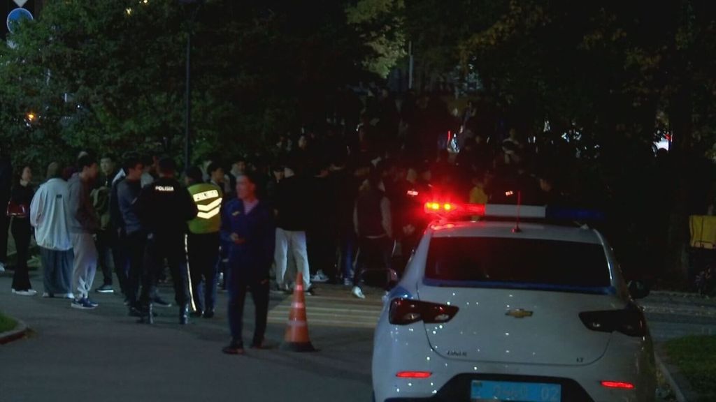 Locura de los aficionados del Real Madrid de Kazajistán a la llegada del club a Almaty