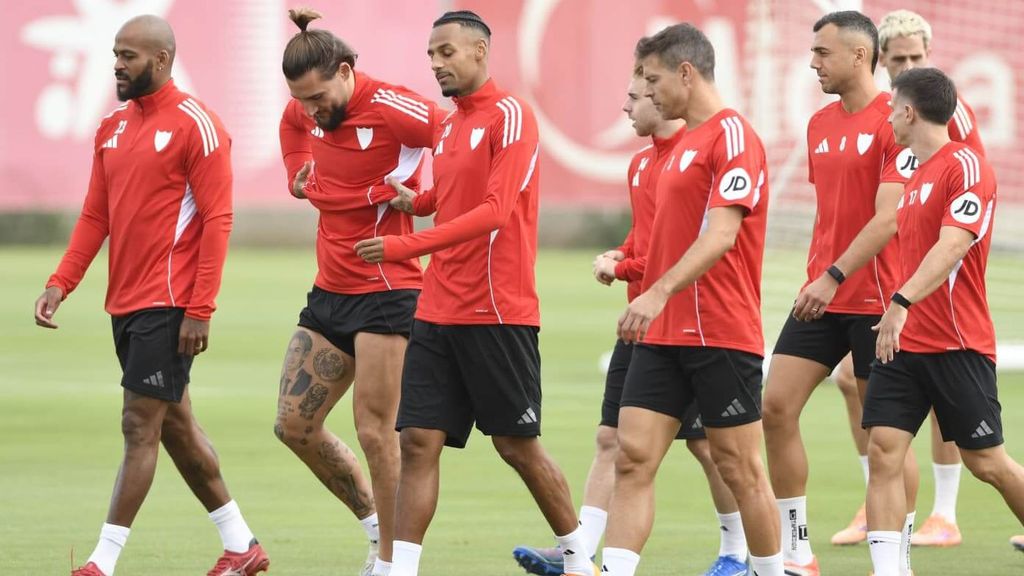 Entrenamiento del Sevilla previo al partido ante el Atlético de Madrid