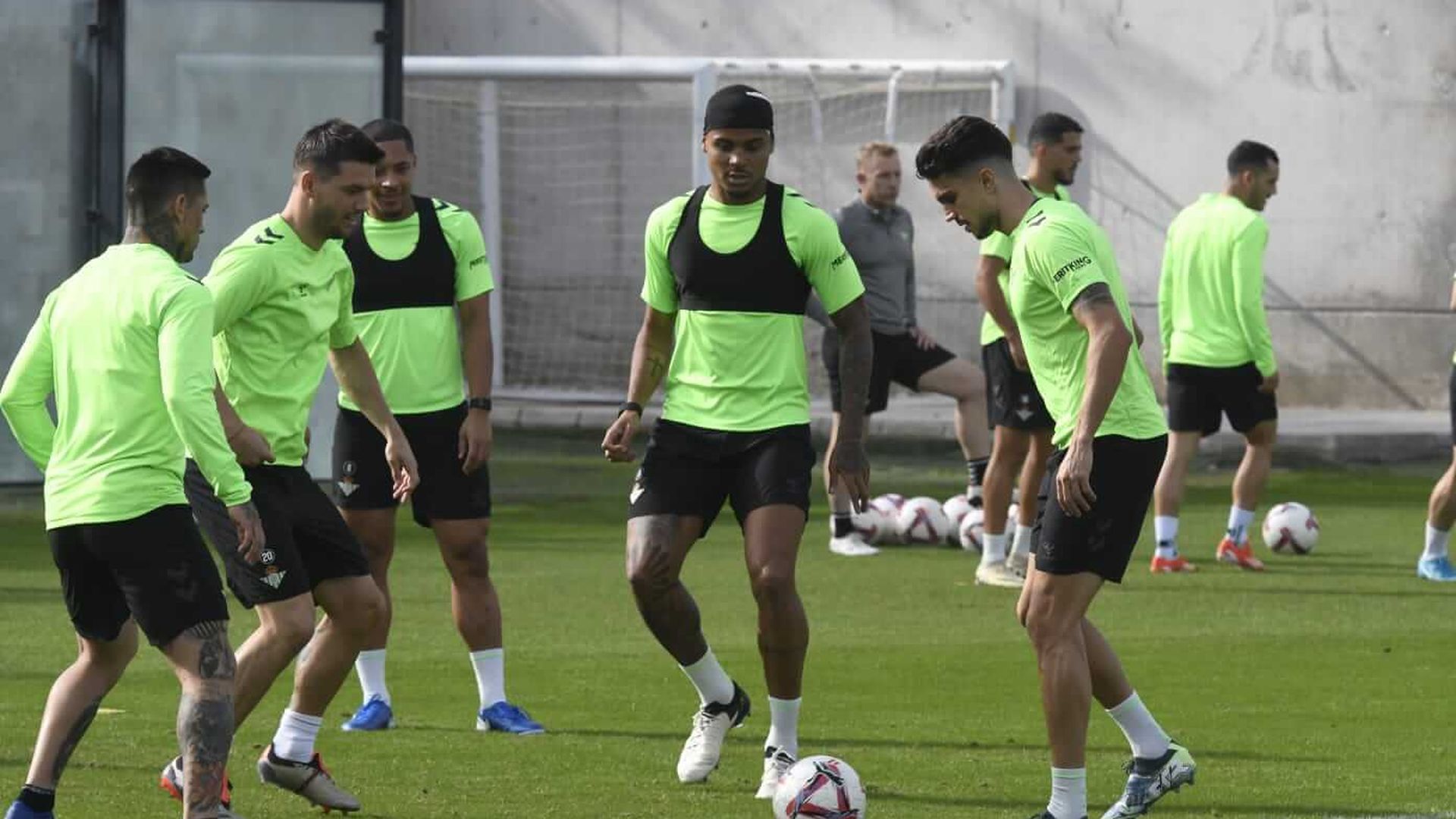 2b172871_1943_4908_96c7_bafe7edf2070.jpg 2b172871_1943_4908_96c7_bafe7edf2070.jpg