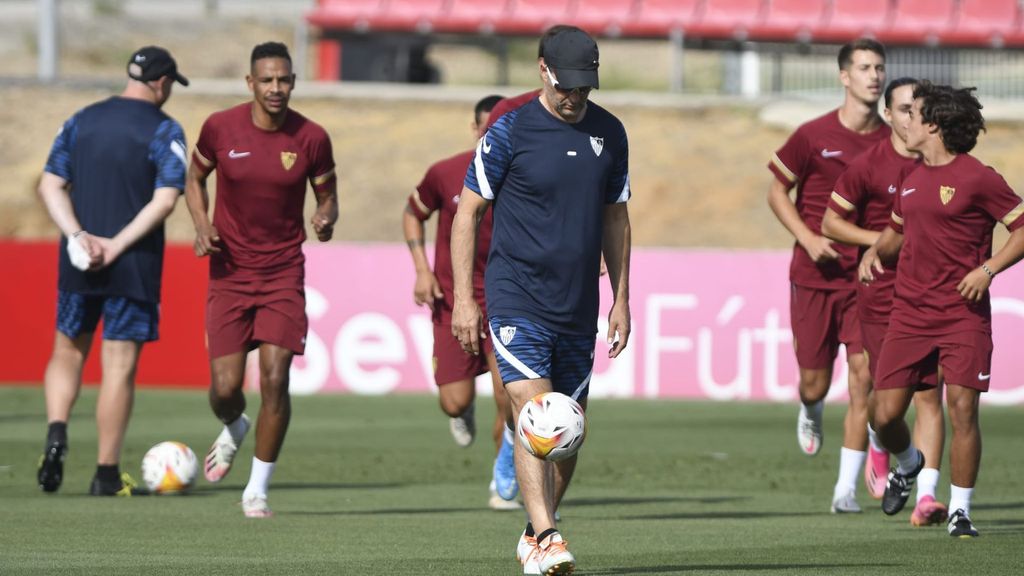 Tercera sesión de entrenamiento del Sevilla FC en la pretemporada 2021/22
