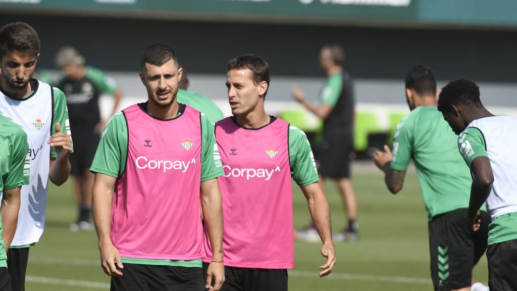 Entrenamiento del Betis preparando el derbi