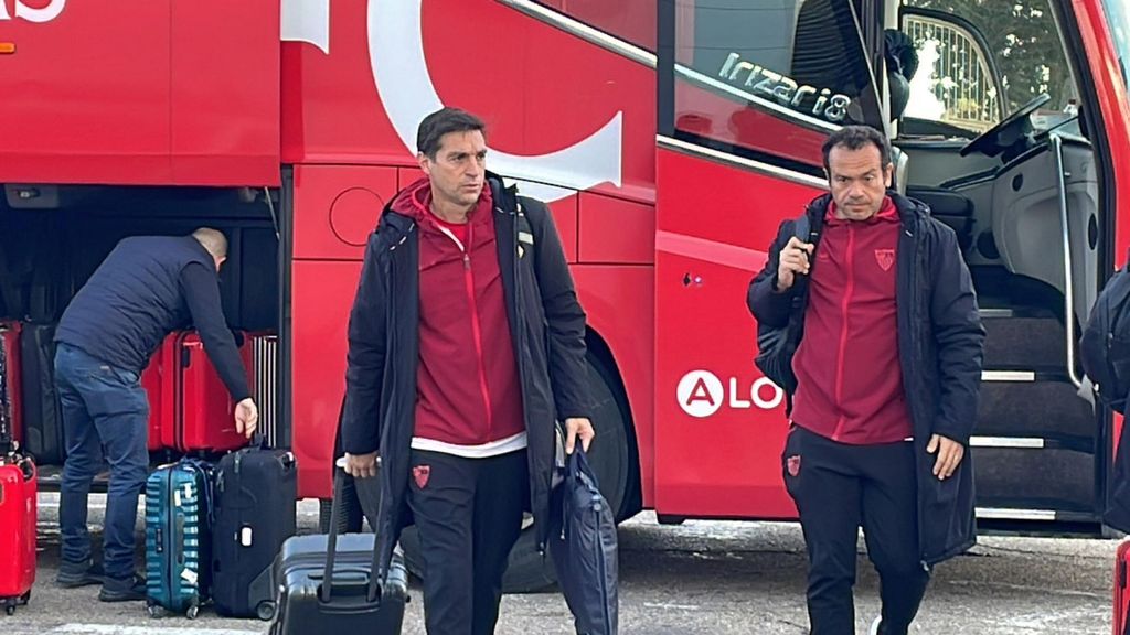 El Sevilla sale del aeropuerto de San Pablo en dirección a Lens para su decisivo partido en Champions
