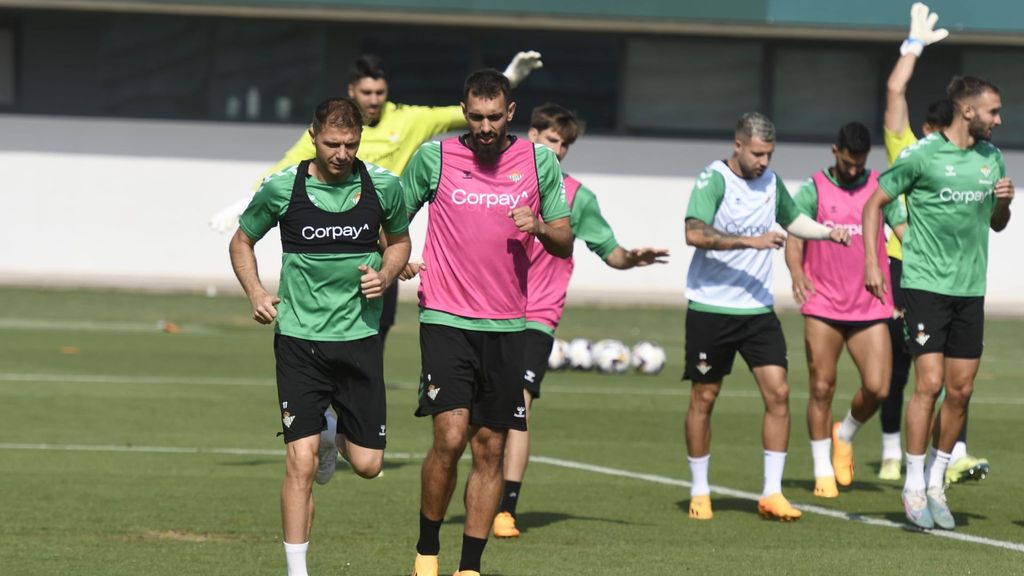 Joaquín entrena sin vendaje en la antesala del derbi