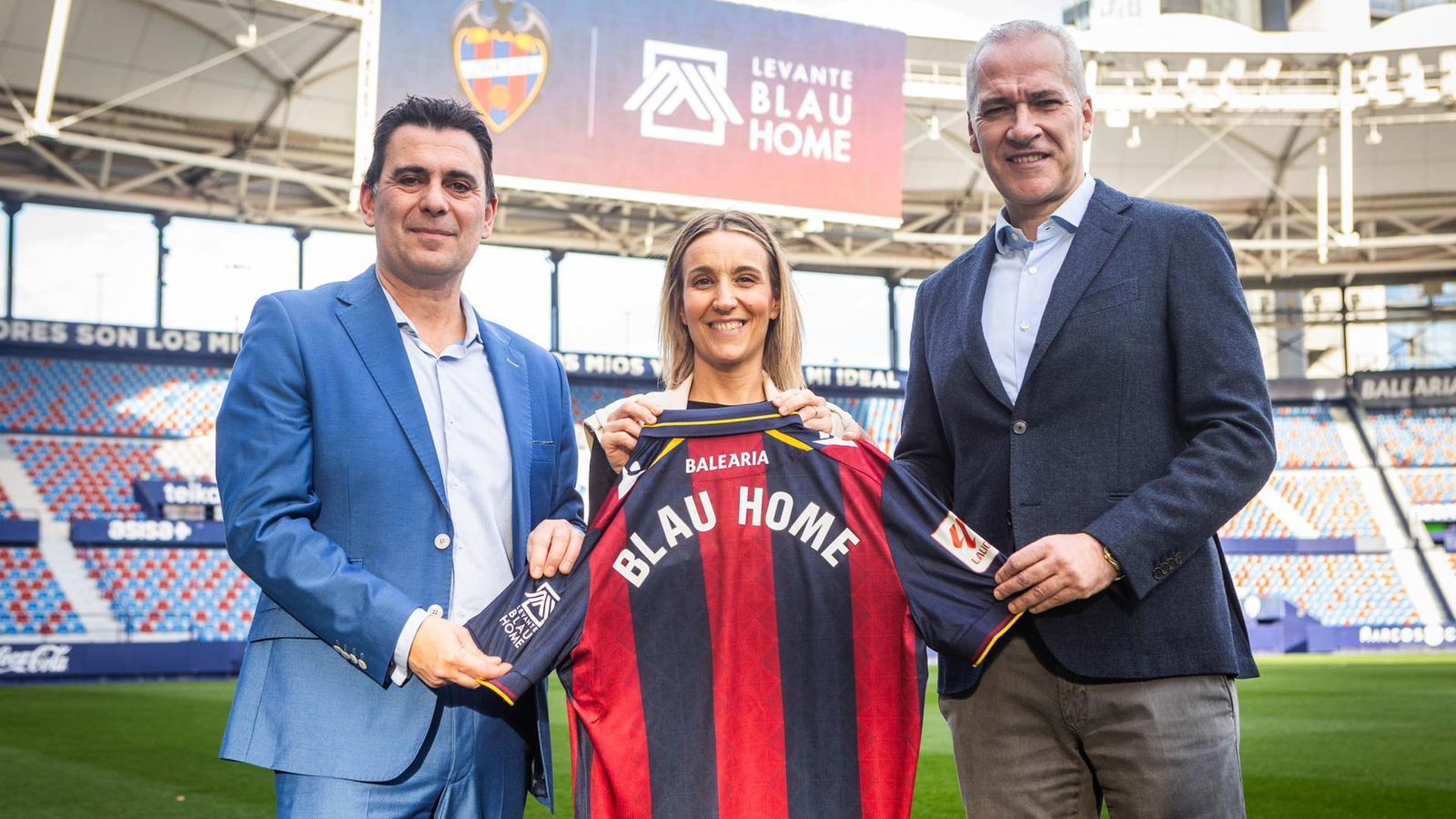 a_la_izquierda_y_centro_los_dos_ceo_de_blau_home_antonio_subiela_y_cristina_garcia_001.jpeg a_la_izquierda_y_centro_los_dos_ceo_de_blau_home_antonio_subiela_y_cristina_garcia_001.jpeg