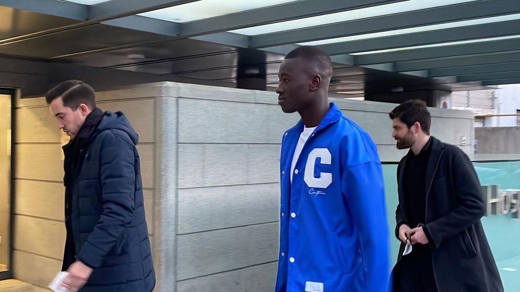 Pape Gueye acude a pasar el reconocimiento médico con el Sevilla