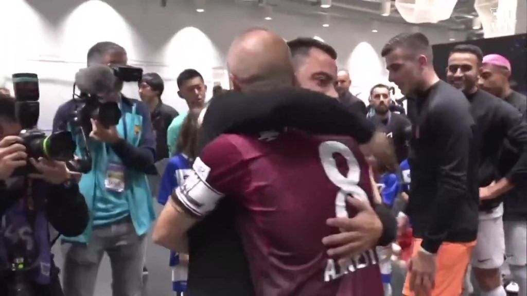El reencuentro entre Xavi e Iniesta en Japón