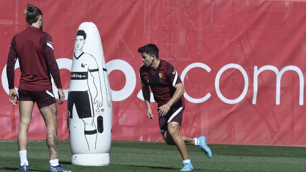 Acuña, novedad en el entrenamiento del Sevilla