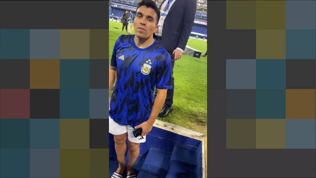 Acuña le niega la camiseta a una seguidora de Argentina