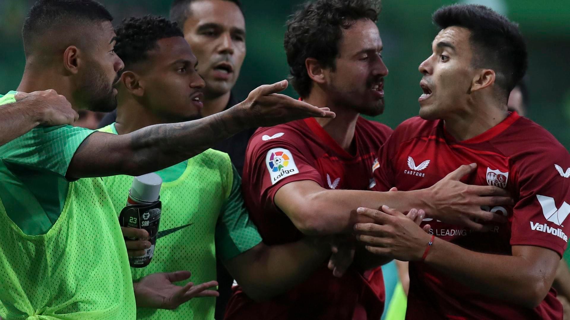 acuna_y_delaney_ante_el_sporting_foto_efe.jpg