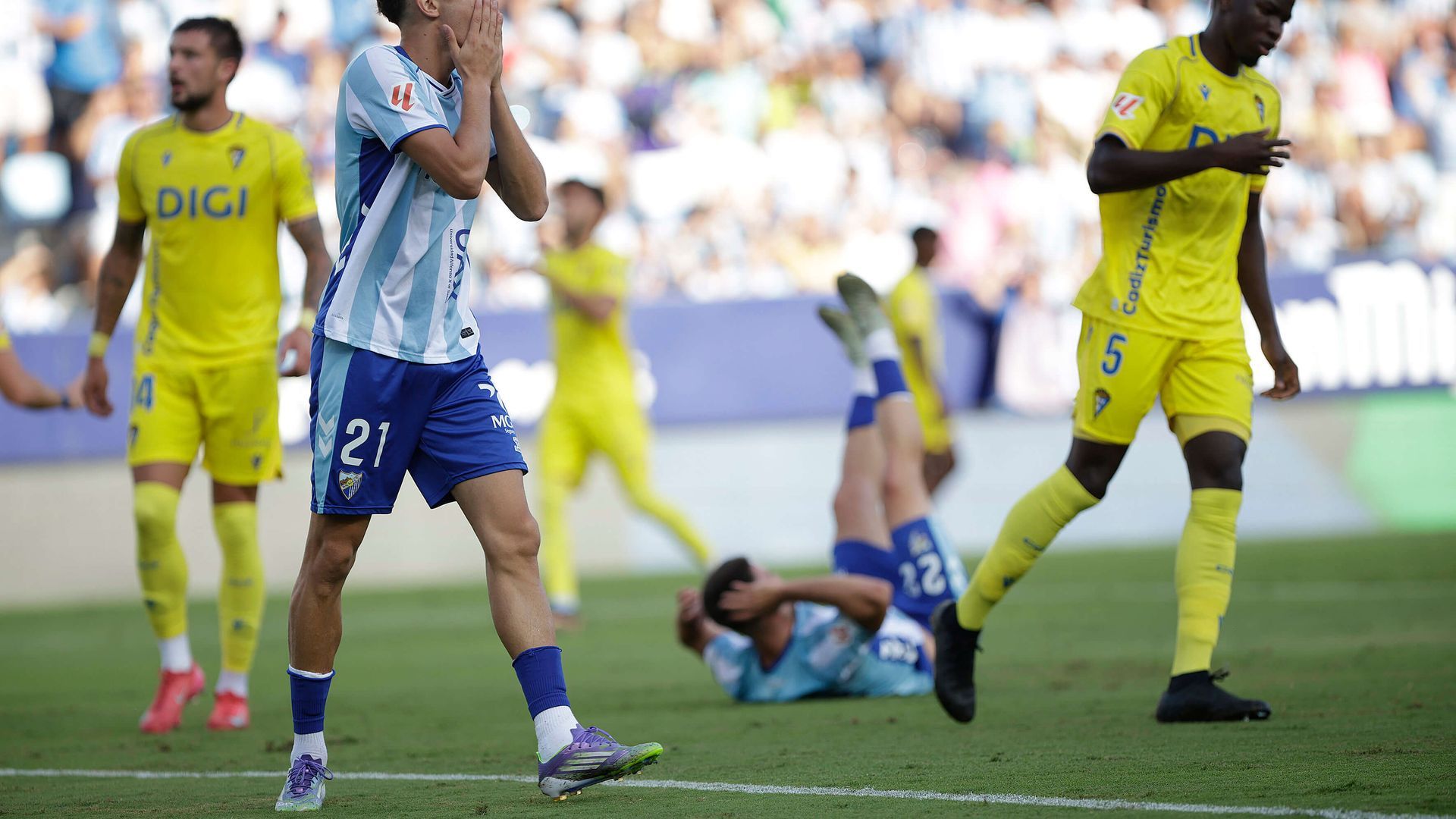 adrian_nino_en_el_malaga_cadiz_foto_laliga.jpg adrian_nino_en_el_malaga_cadiz_foto_laliga.jpg