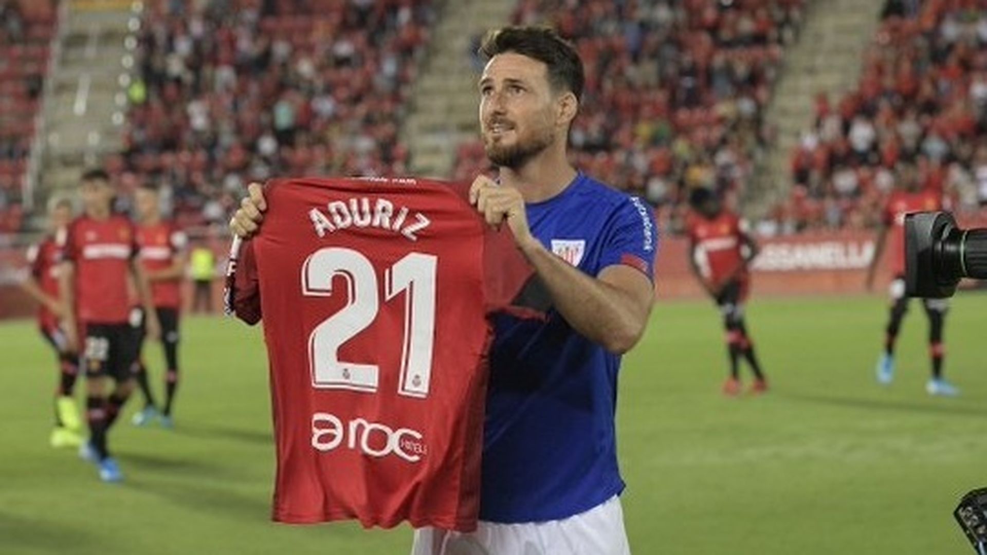 aduriz_mallorca_homenaje_camisetajpg.jpg