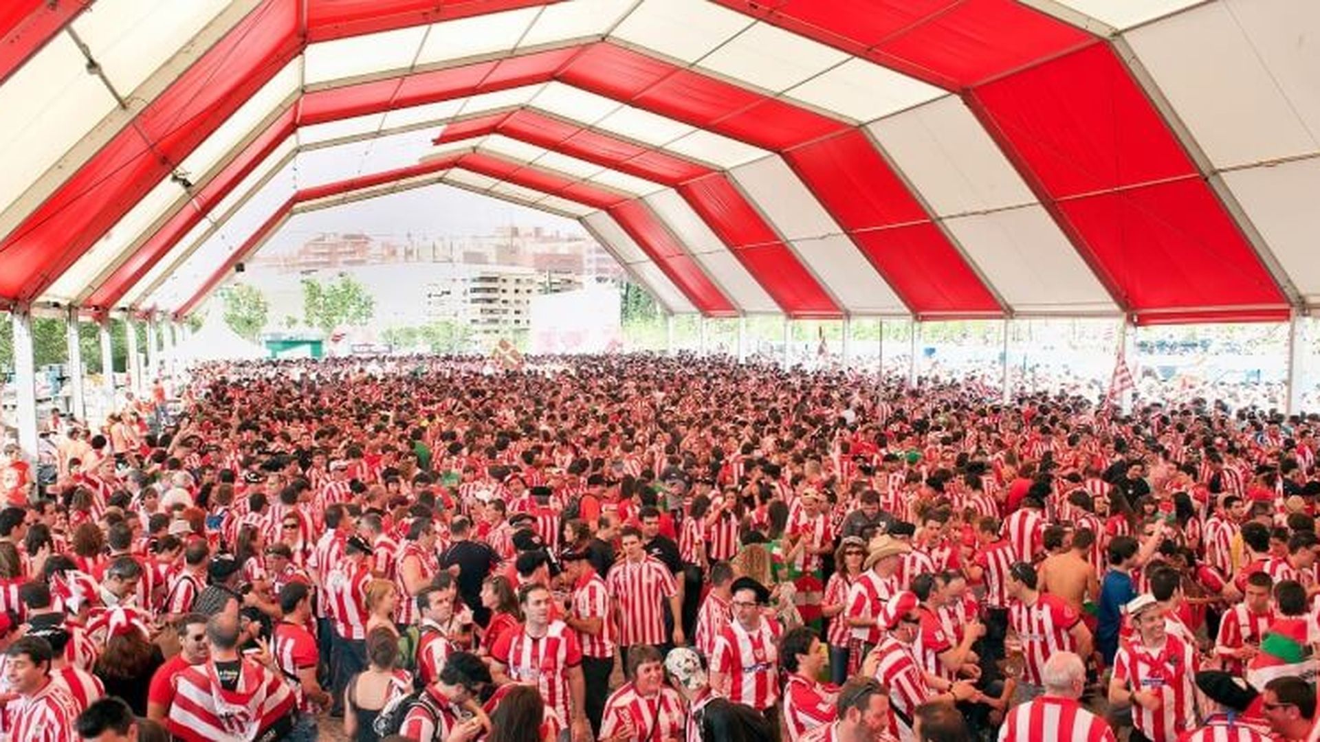 aficion_del_athletic_en_la_fan_zone_de_una_de_las_finales_disputadas_foto_athletic_clu_001.jpeg